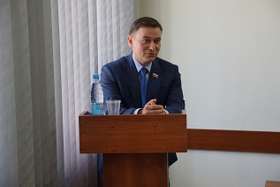 В Приморском районе «депутатский час» посетил депутат областного Собрания