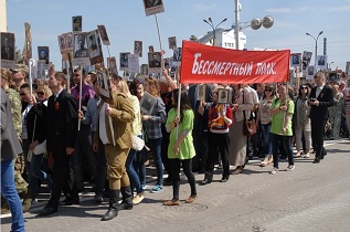 Шествие «Бессмертного полка» в 2022 году пройдет в очном формате Шествие «Бессмертного полка» в 2022 году пройдет в очном формате