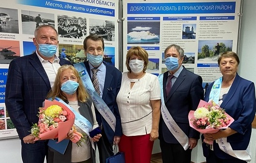 Валентина Рудкина вручила награды «За заслуги перед Приморским районом» Валентина Рудкина вручила награды «За заслуги перед Приморским районом»