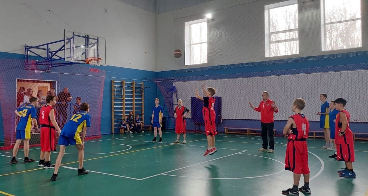 В Приморском районе выявили сильнейших в баскетболе