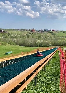 Покататься на «ватрушках» с горки летом? Это реально!