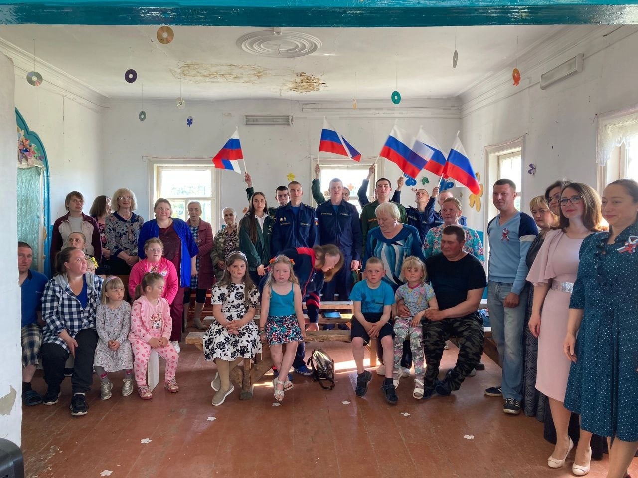 Команда работников культуры на Зимнем берегу Белого моря выступила с патриотическими концертами