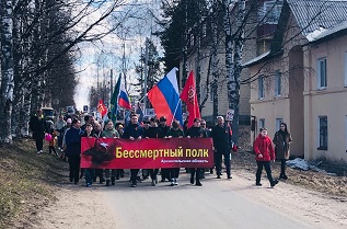 Более 2,8 тысяч жителей Приморского района присоединились к шествию Бессмертного полка