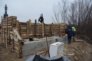 В Приморском районе продолжается ремонт моста через реку Ляна