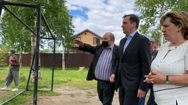 В деревне Окулово Приморского района отремонтируют дорогу до ФАПа В деревне Окулово Приморского района отремонтируют дорогу до ФАПа