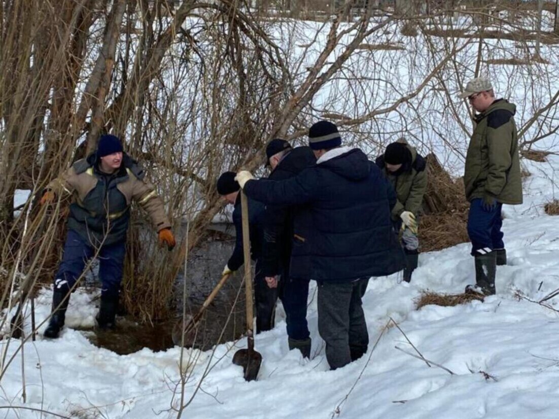 Авария на центральном водоводе поселка оставила без воды 18 жилых домов и четыре социальных объекта