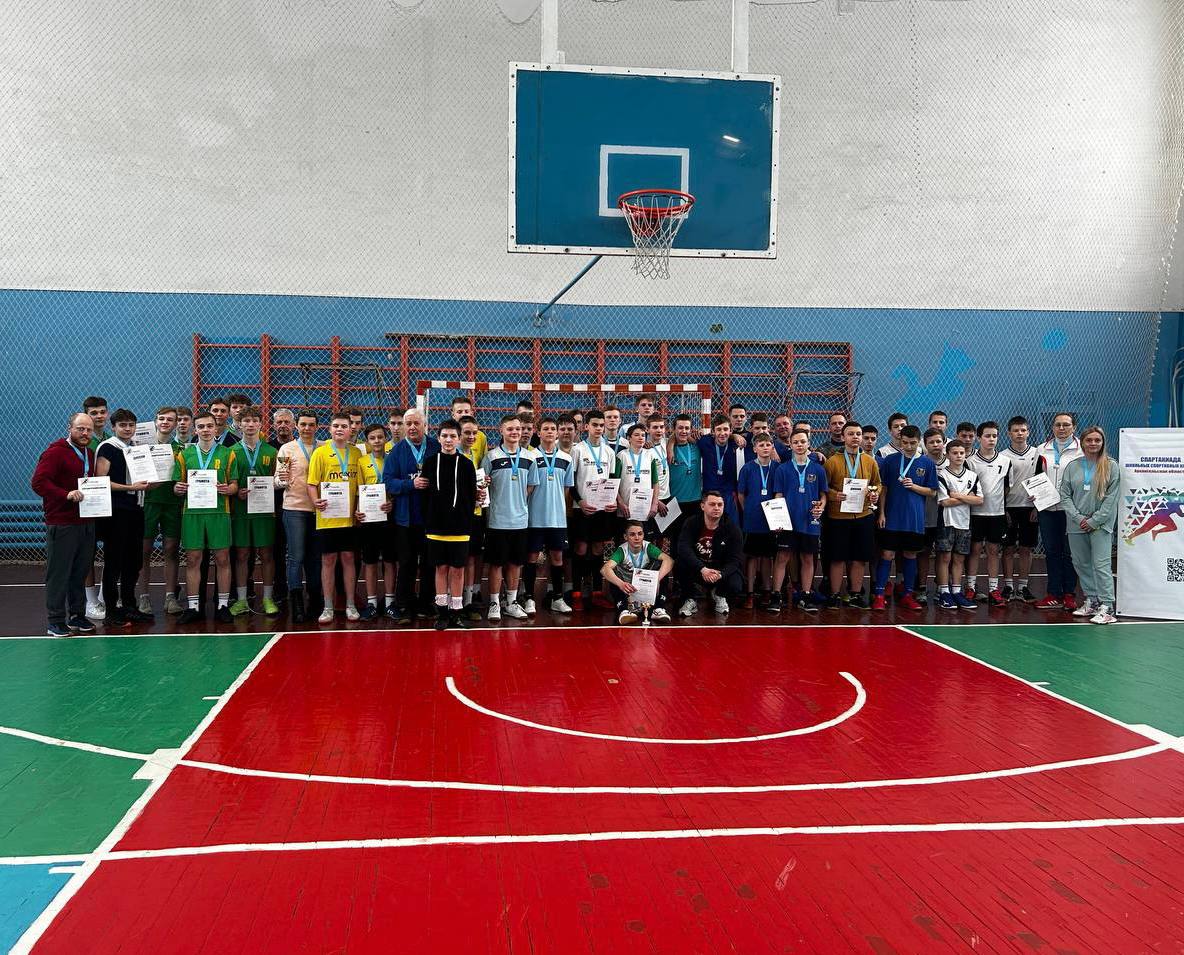 Команда Приморской школы - серебряный призёр дивизиона по мини-футболу!