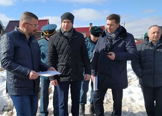 Представители правительства региона и администрации Приморского района проверили ход работ по устранению аварии в поселке Уемский Представители правительства региона и администрации Приморского района проверили ход работ по устранению аварии в поселке Уемский